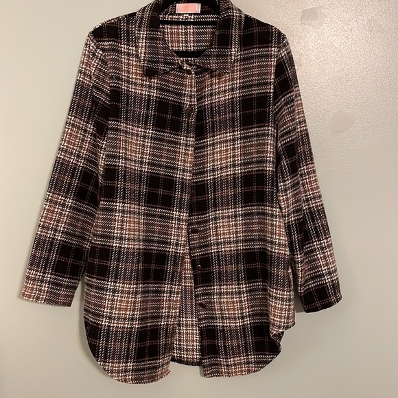 Women’s brown and cream plaid Shacket - Picture 2 of 8